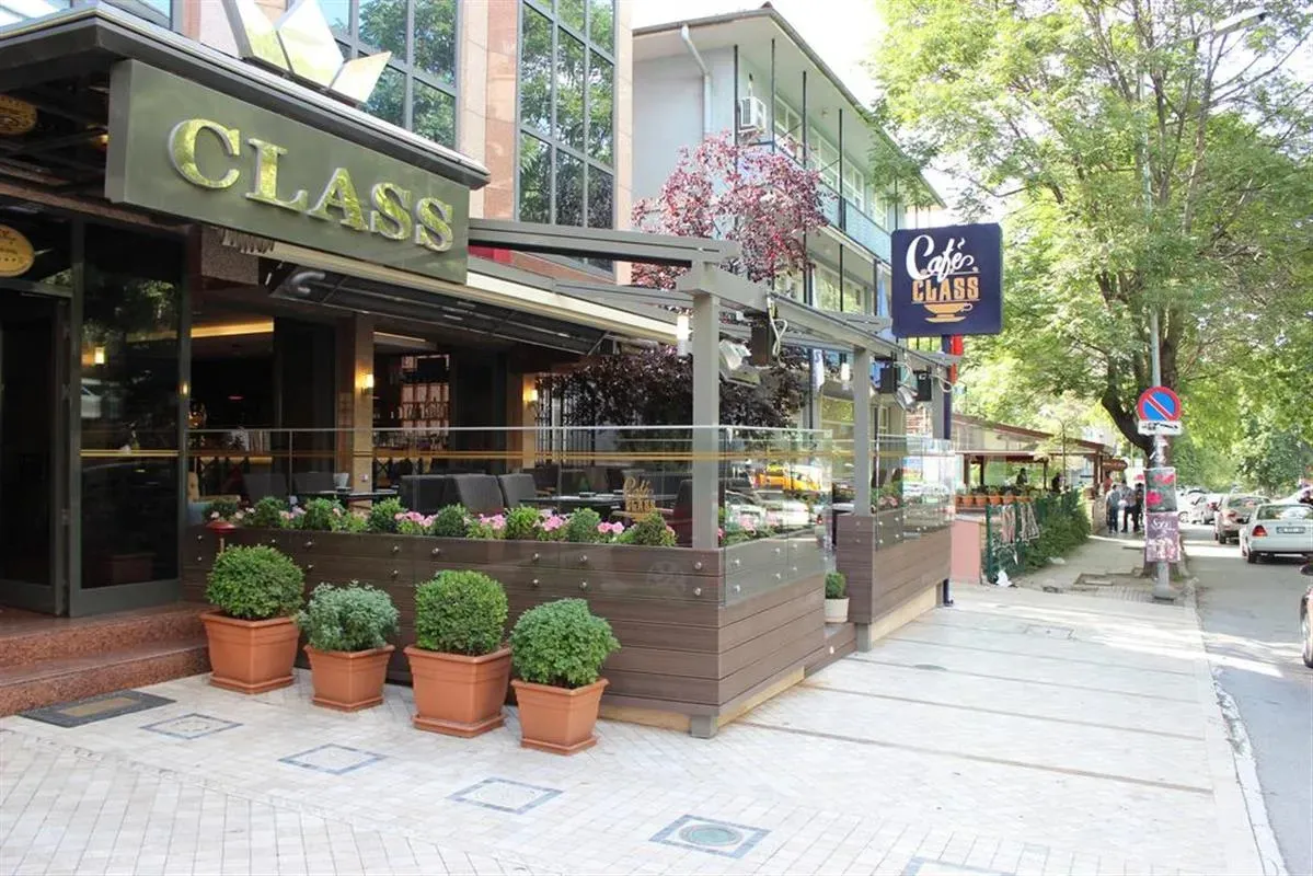Class Hotel